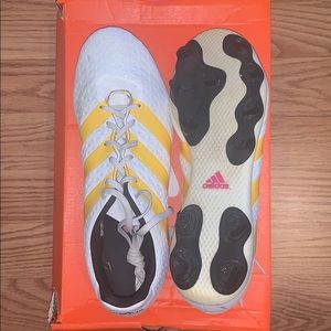 Womens Adidas Soccer Cleats. Size 8.5.
